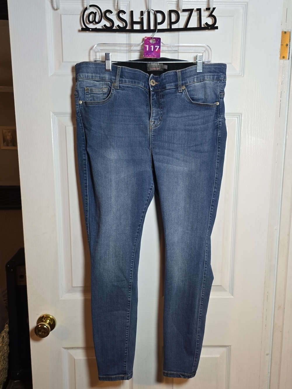 117 torrid 16 16R Slim Fit Faded Blue Skinny Jeans